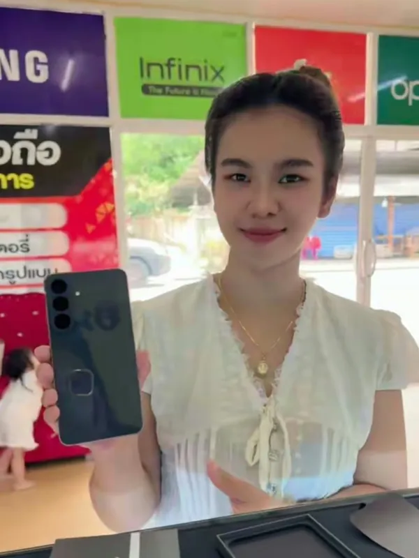 ลูกค้ารับเครื่องที่ร้านถูกใจไอที