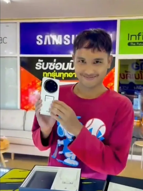ลูกค้ารับเครื่องที่ร้านถูกใจไอที